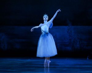 Diana-Yohe-as-Myrtha-in-Pittsburgh-Ballet-Theatre's-production-of-Giselle---870