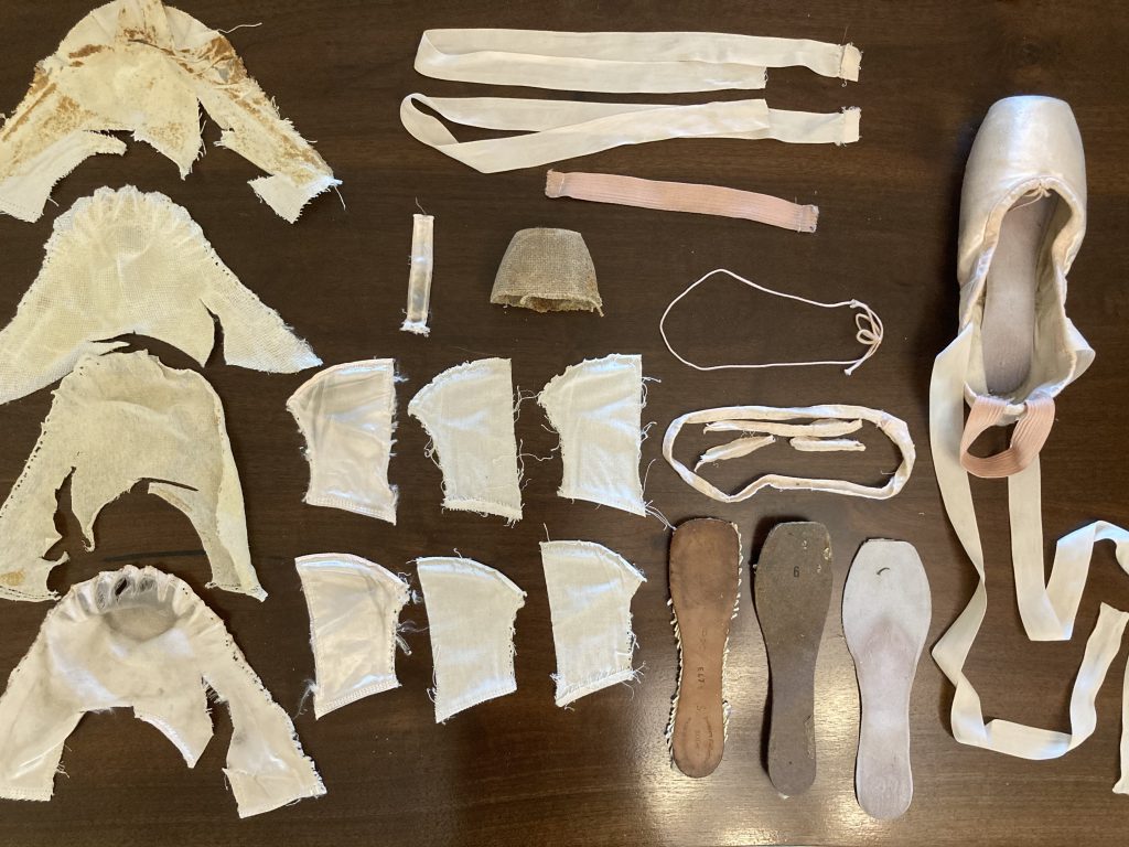 Total 69+ imagen how are ballet pointe shoes made